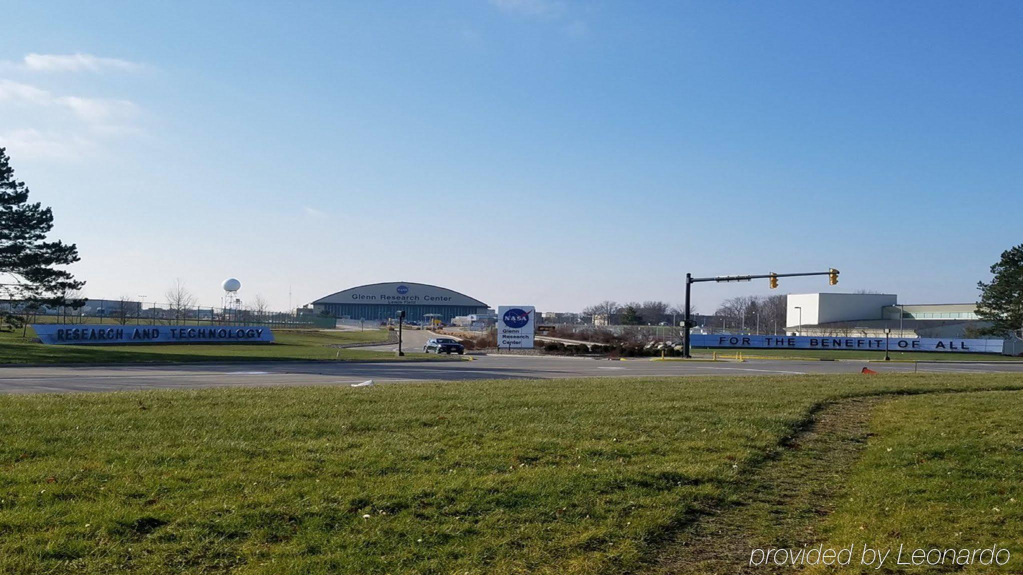 Sonesta Simply Suites Cleveland North Olmsted Airport Eksteriør billede