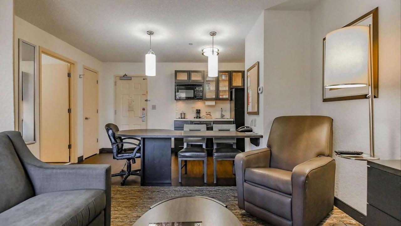 Sonesta Simply Suites Cleveland North Olmsted Airport Eksteriør billede