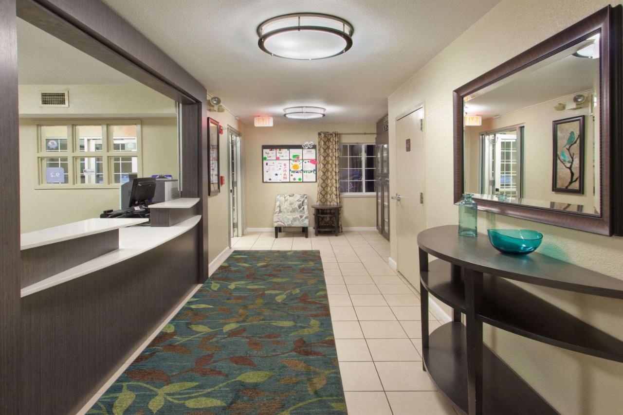 Sonesta Simply Suites Cleveland North Olmsted Airport Eksteriør billede