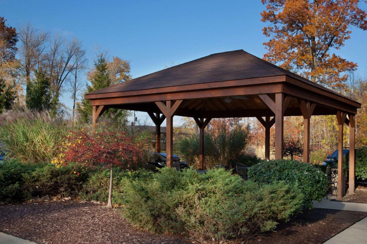 Sonesta Simply Suites Cleveland North Olmsted Airport Eksteriør billede