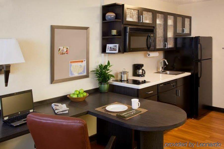 Sonesta Simply Suites Cleveland North Olmsted Airport Eksteriør billede