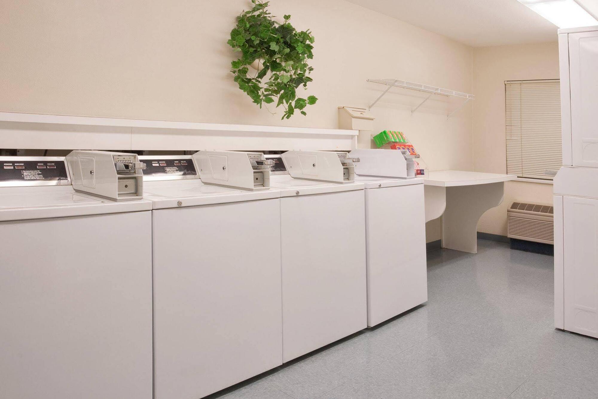 Sonesta Simply Suites Cleveland North Olmsted Airport Eksteriør billede